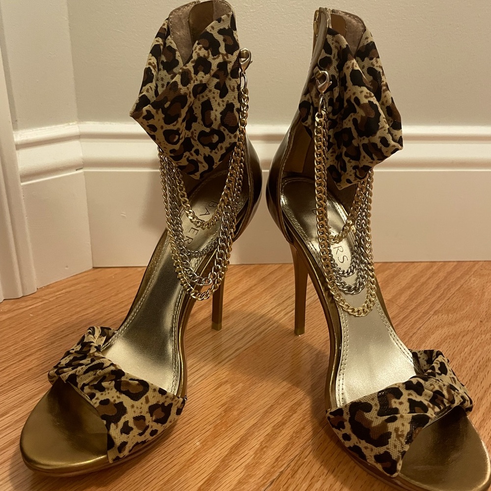 Bakers Leopard heels size 6